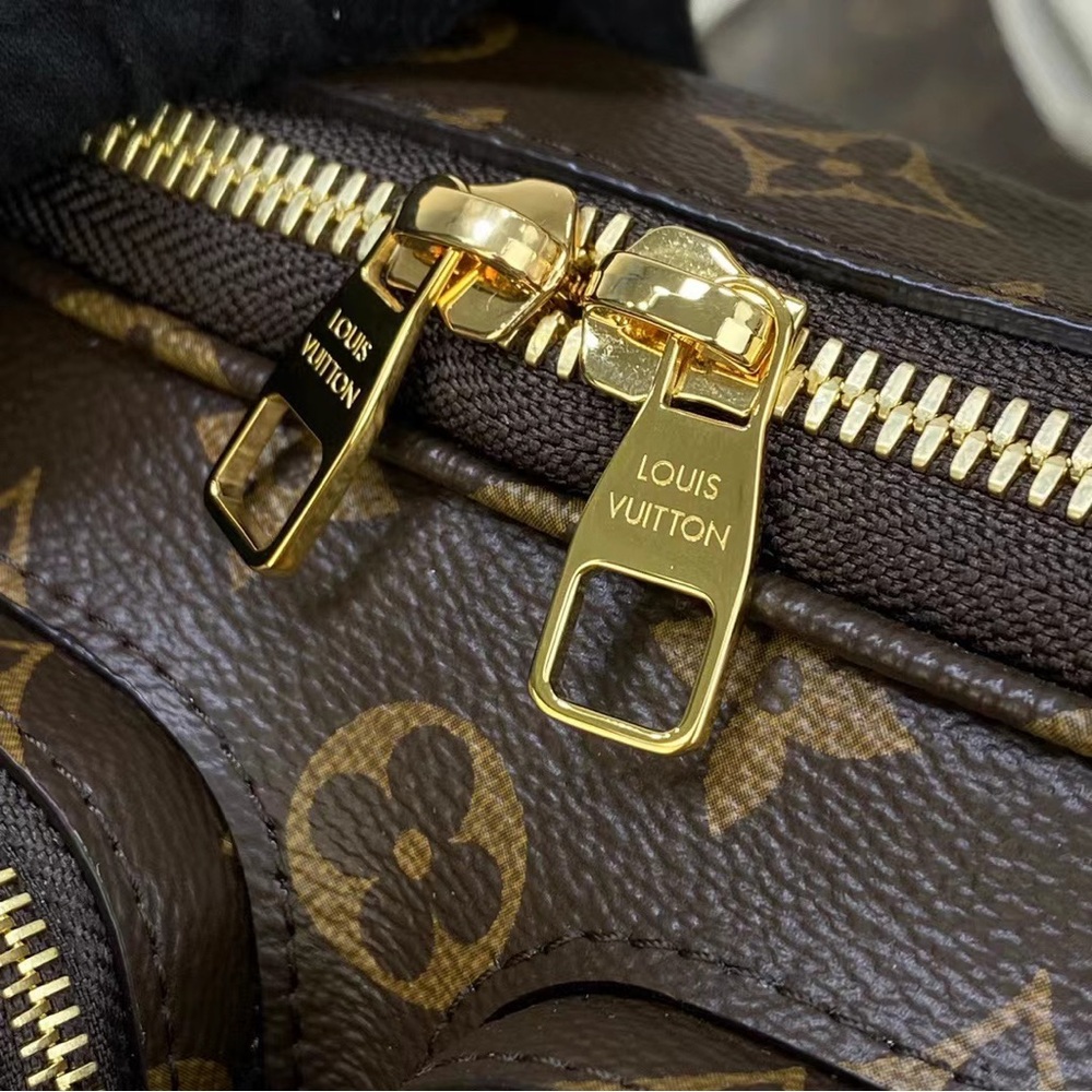 💌Louis Vuitton Utility Crossbody Bag - Picture 8 of 9